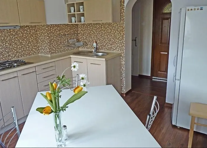 Pod Modrzewiem * שצ'צ'ירק