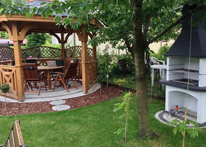 Pod Modrzewiem * שצ'צ'ירק